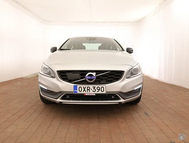 Volvo S60 D4 AWD Summum aut - VOC, Blis, Vetokoukku, Webasto, - J. autoturva - Ilmainen kotiintoimitus Image 5